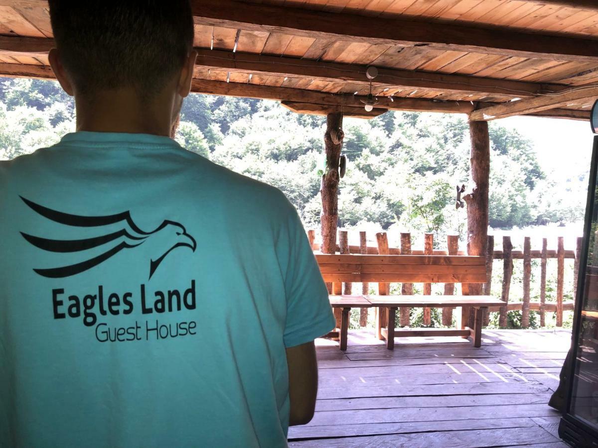 Eagles Land * Moll' e Shoshit